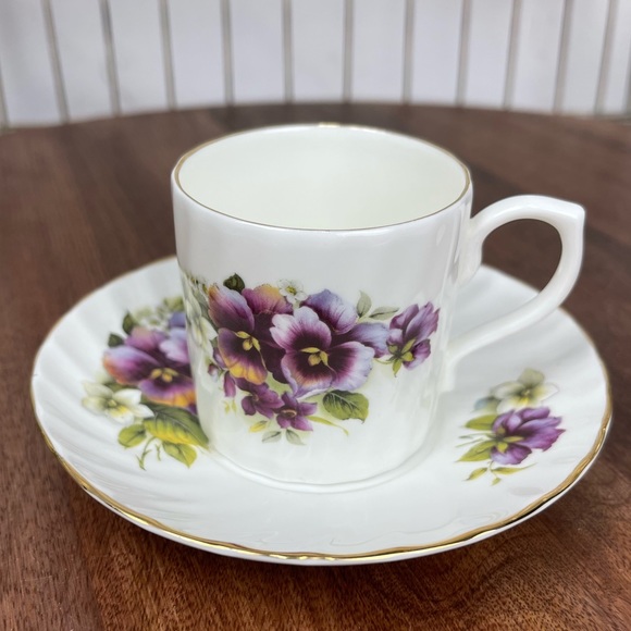 Allyn Nelson Collection fine bone China made in England. - Picture 1 of 13
